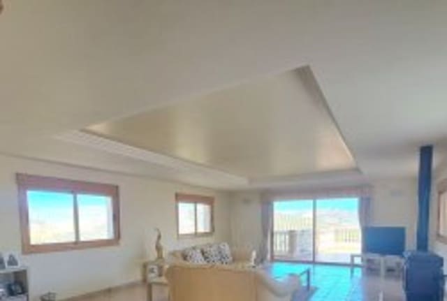 6 soveværelse Finca/Landehus til salg i Iznájar med swimmingpool - € 580.000 (Ref: 9227760)