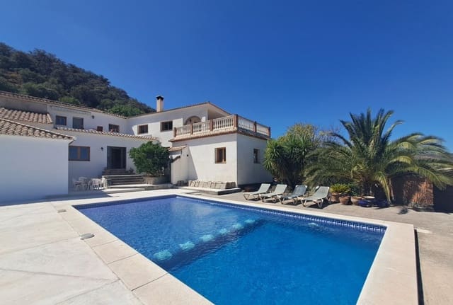 6 soveværelse Finca/Landehus til salg i Iznájar med swimmingpool - € 580.000 (Ref: 9227760)