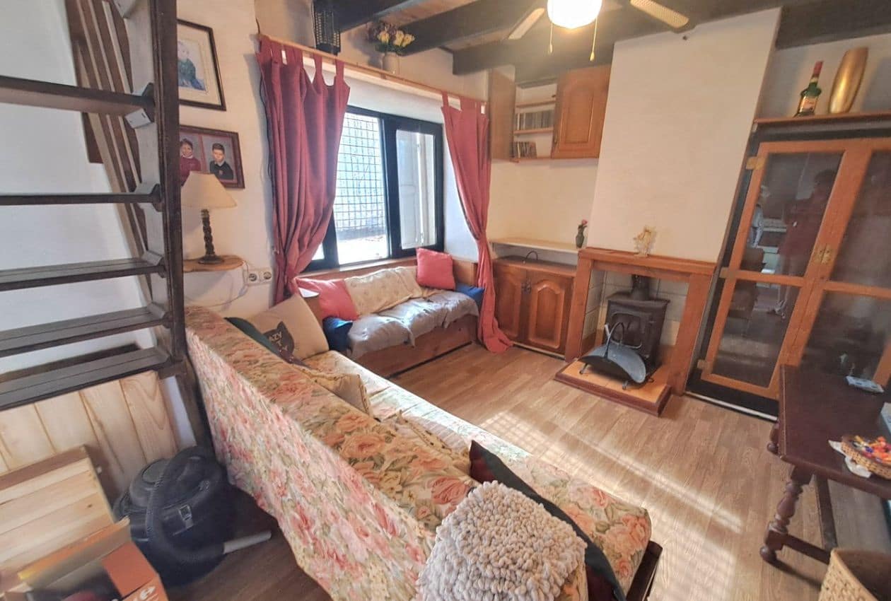 5 soveværelse Byhus til salg i Corcoya - € 110.000 (Ref: 9301810)