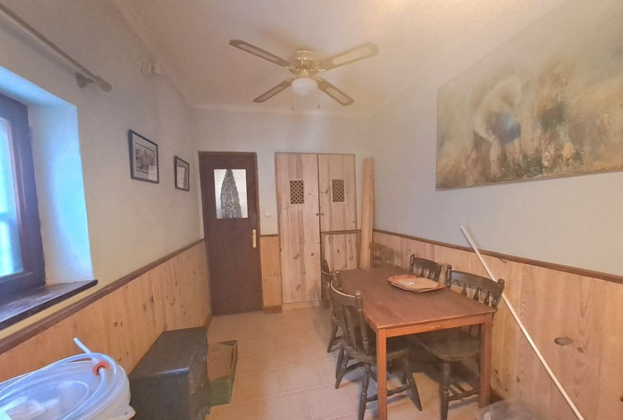 5 soveværelse Byhus til salg i Corcoya - € 110.000 (Ref: 9301810)