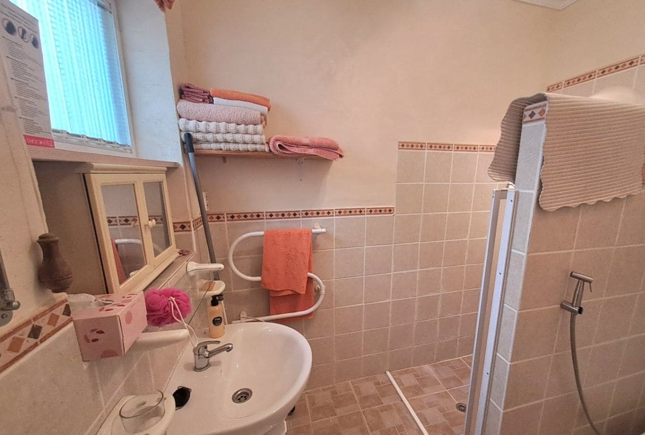 5 soveværelse Byhus til salg i Corcoya - € 110.000 (Ref: 9301810)