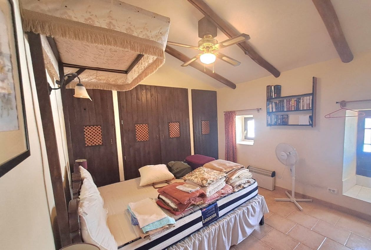 5 soveværelse Byhus til salg i Corcoya - € 110.000 (Ref: 9301810)