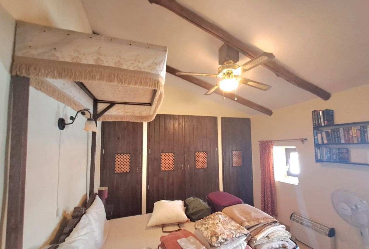 5 soveværelse Byhus til salg i Corcoya - € 110.000 (Ref: 9301810)