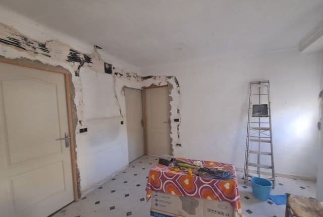 5 soverom Hus til salgs i Ventas del Carrizal, Castillo de Locubín - € 38 000 (Ref: 9344181)