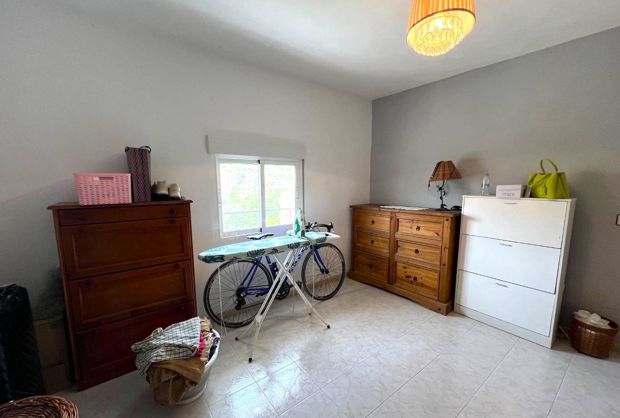 5 bedroom Finca/Country House for sale in Cantoria - € 145,000 (Ref: 9400073)