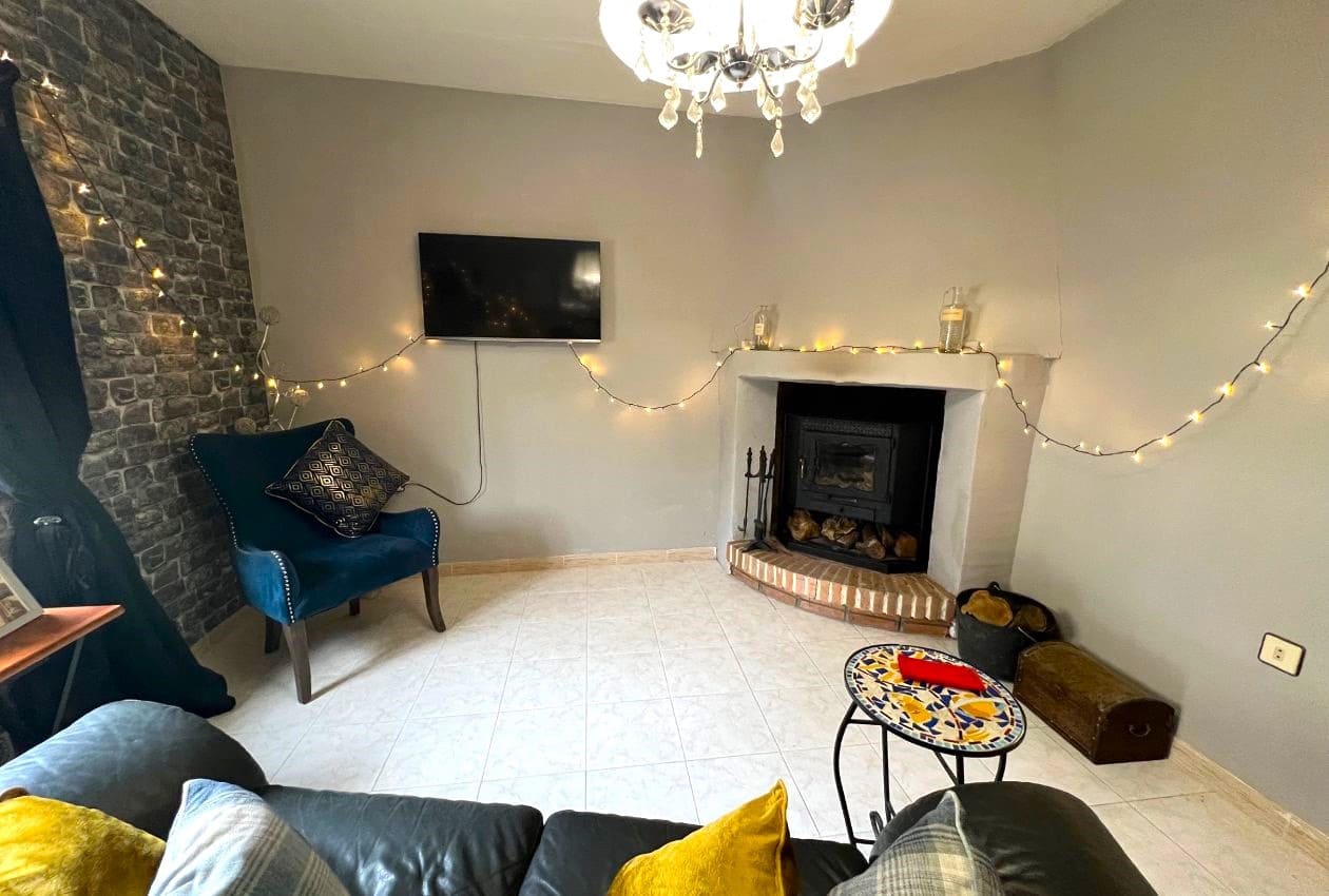 5 bedroom Finca/Country House for sale in Cantoria - € 145,000 (Ref: 9400073)