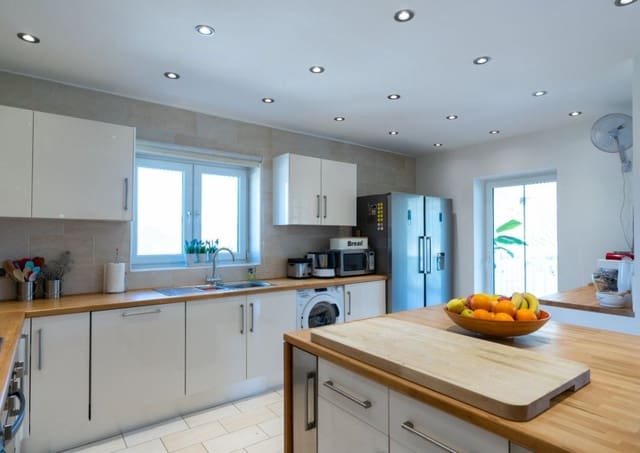 6 slaapkamer Finca/Landhuis te koop in Iznájar met zwembad - € 845.000 (Ref: 9523381)