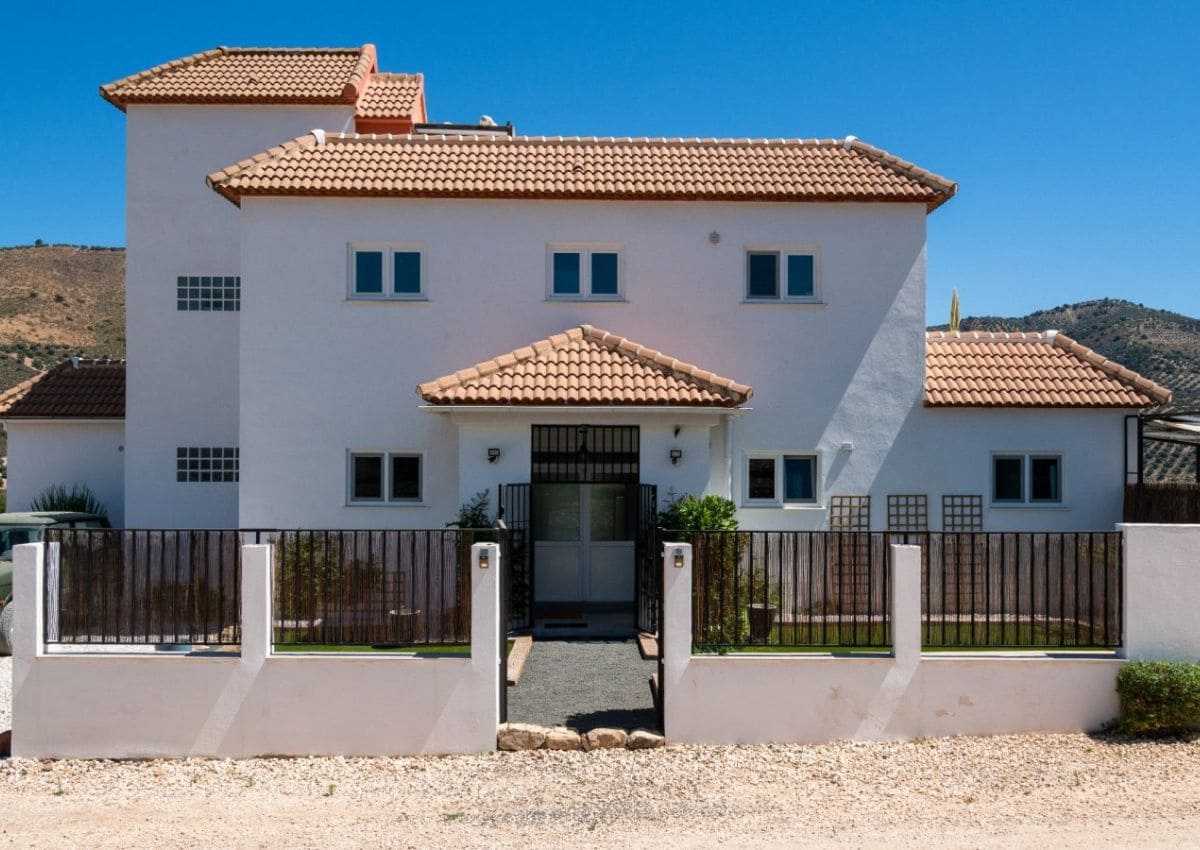 6 slaapkamer Finca/Landhuis te koop in Iznajar met zwembad - € 845.000 (Ref: 9523381)