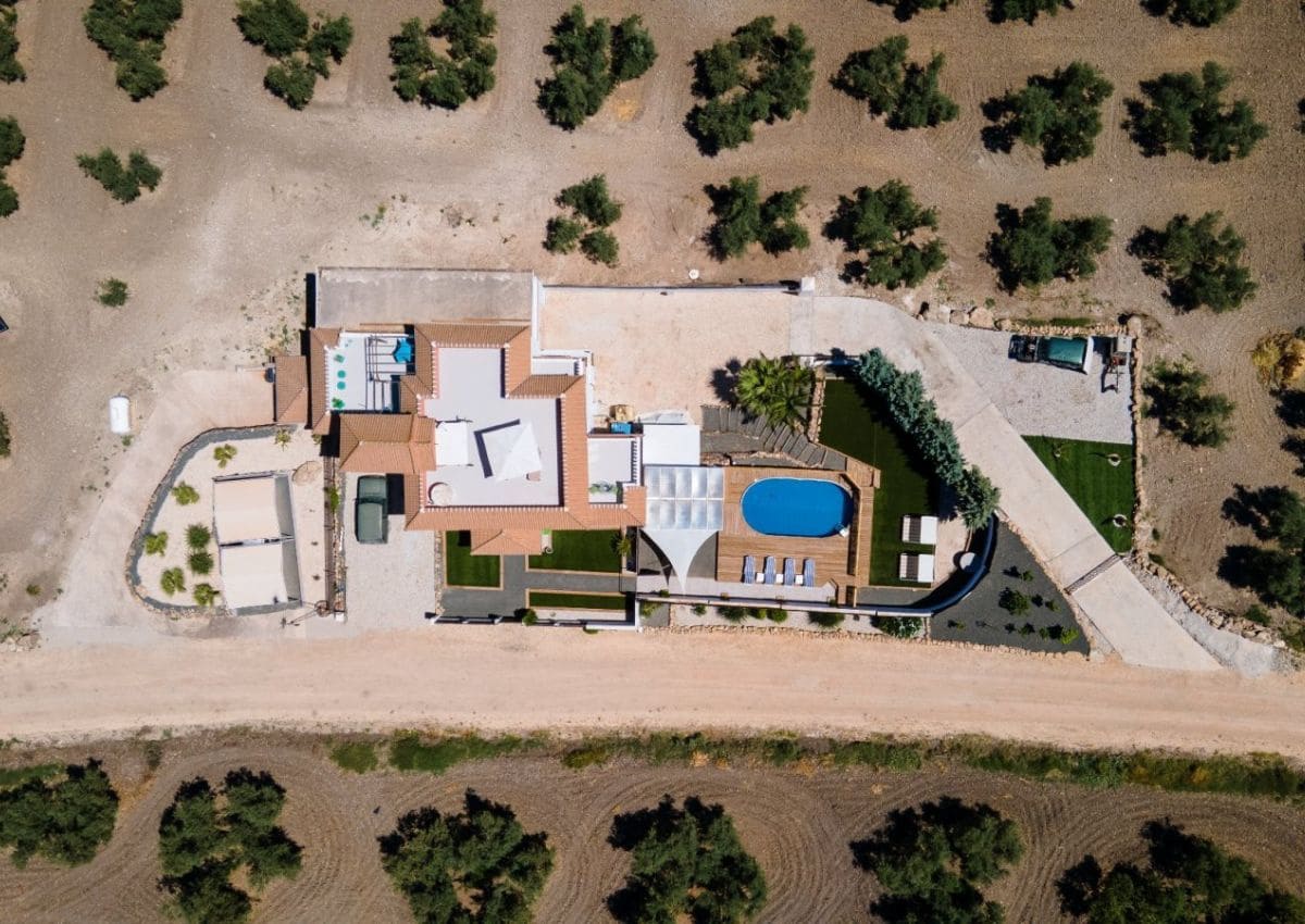 6 slaapkamer Finca/Landhuis te koop in Iznajar met zwembad - € 845.000 (Ref: 9523381)