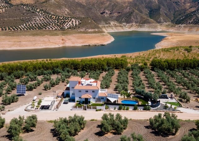 6 slaapkamer Finca/Landhuis te koop in Iznájar met zwembad - € 845.000 (Ref: 9523381)