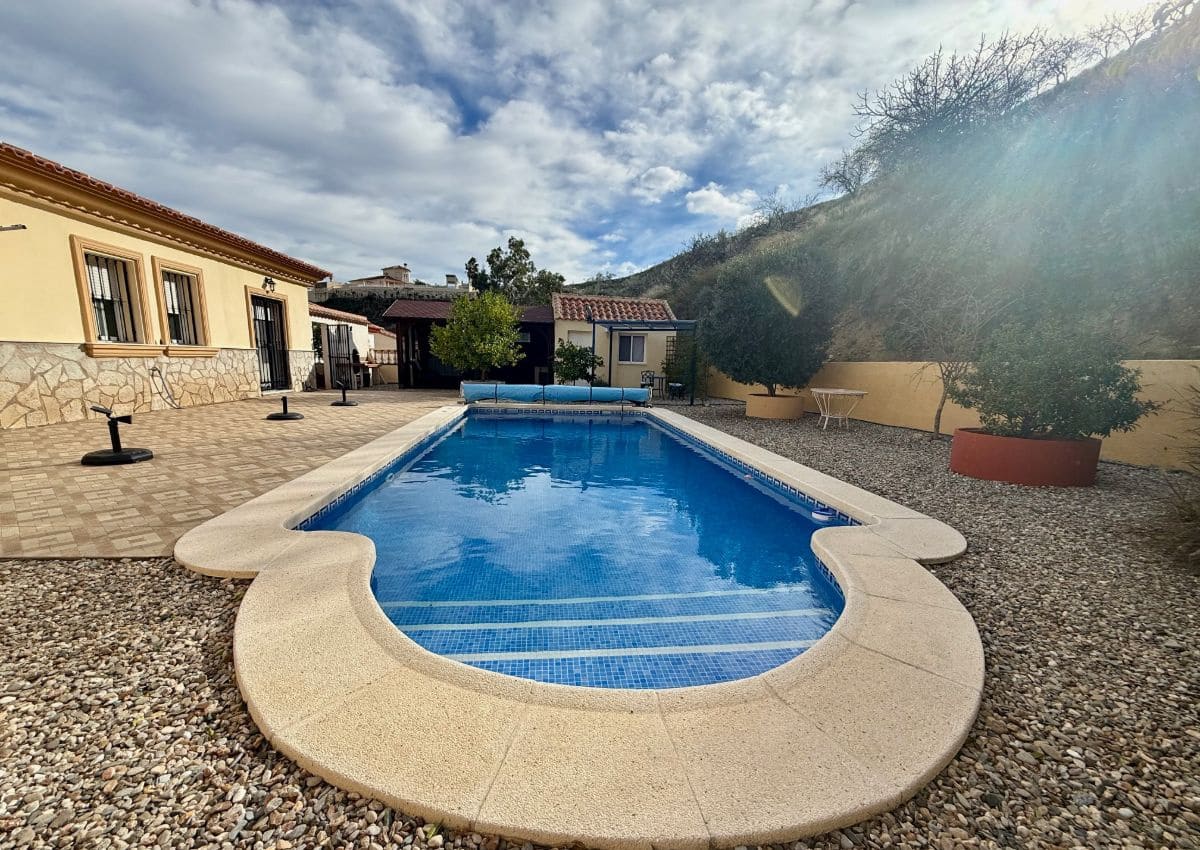 3 makuuhuone Huvila myytävänä paikassa Arboleas mukana uima-altaan - 269 000 € (Ref: 9554266)