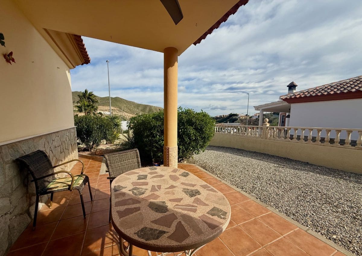 3 makuuhuone Huvila myytävänä paikassa Arboleas mukana uima-altaan - 269 000 € (Ref: 9554266)