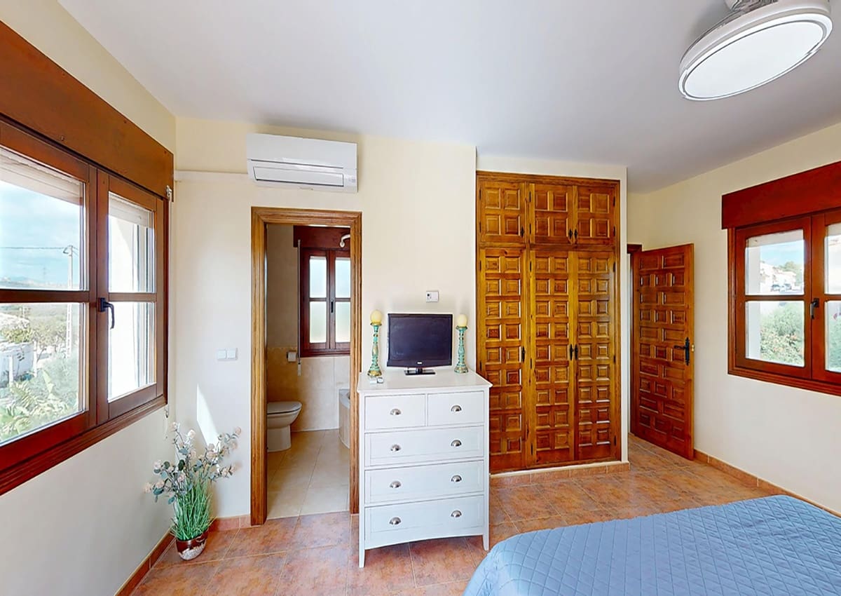 3 makuuhuone Huvila myytävänä paikassa La Alfoquia mukana uima-altaan - 375 000 € (Ref: 9598138)