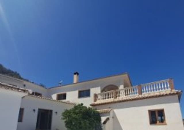 6 quarto Quinta/Casa Rural para venda em Iznájar com piscina - 580 000 € (Ref: 9643521)