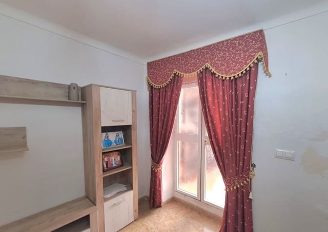 4 bedroom Townhouse for sale in Cuevas de San Marcos - € 124,000 (Ref: 9658172)