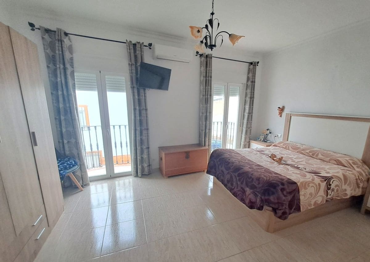 4 makuuhuone Omakotitalo myytävänä paikassa Cuevas de San Marcos - 124 000 € (Ref: 9658172)