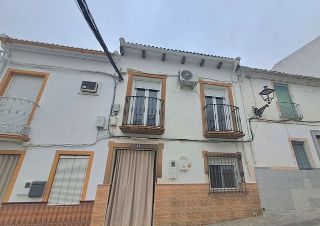 4 bedroom Townhouse for sale in Cuevas de San Marcos - € 124,000 (Ref: 9658172)