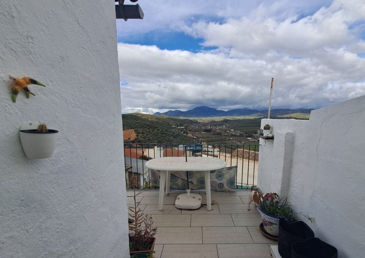 8 bedroom Townhouse for sale in Castillo de Locubin - € 74,000 (Ref: 9672748)