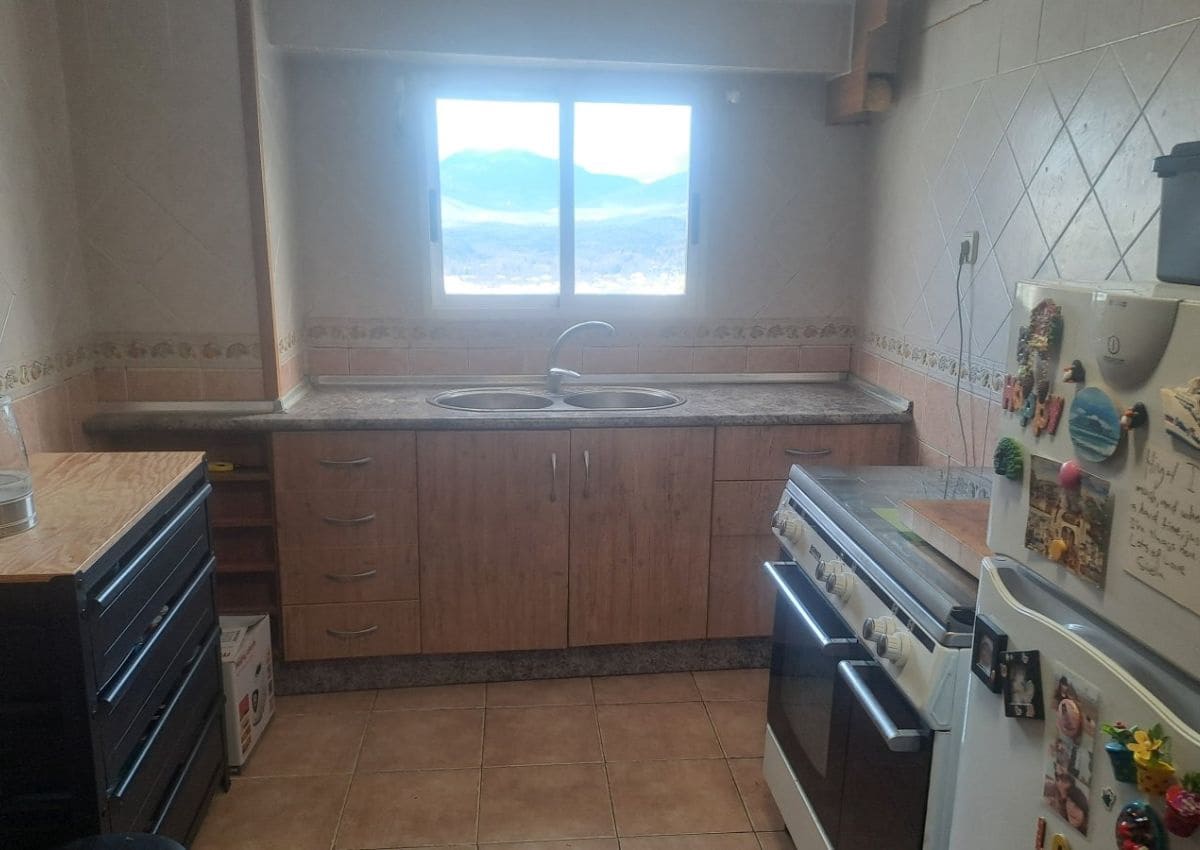 8 bedroom Townhouse for sale in Castillo de Locubin - € 74,000 (Ref: 9672748)