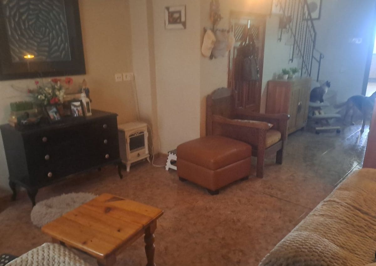 8 bedroom Townhouse for sale in Castillo de Locubin - € 74,000 (Ref: 9672748)