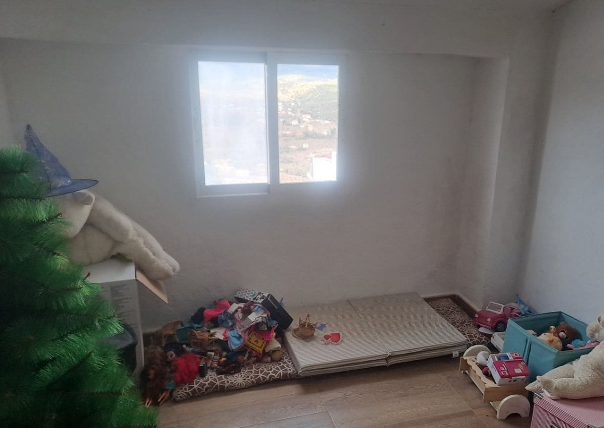 8 bedroom Townhouse for sale in Castillo de Locubin - € 74,000 (Ref: 9672748)