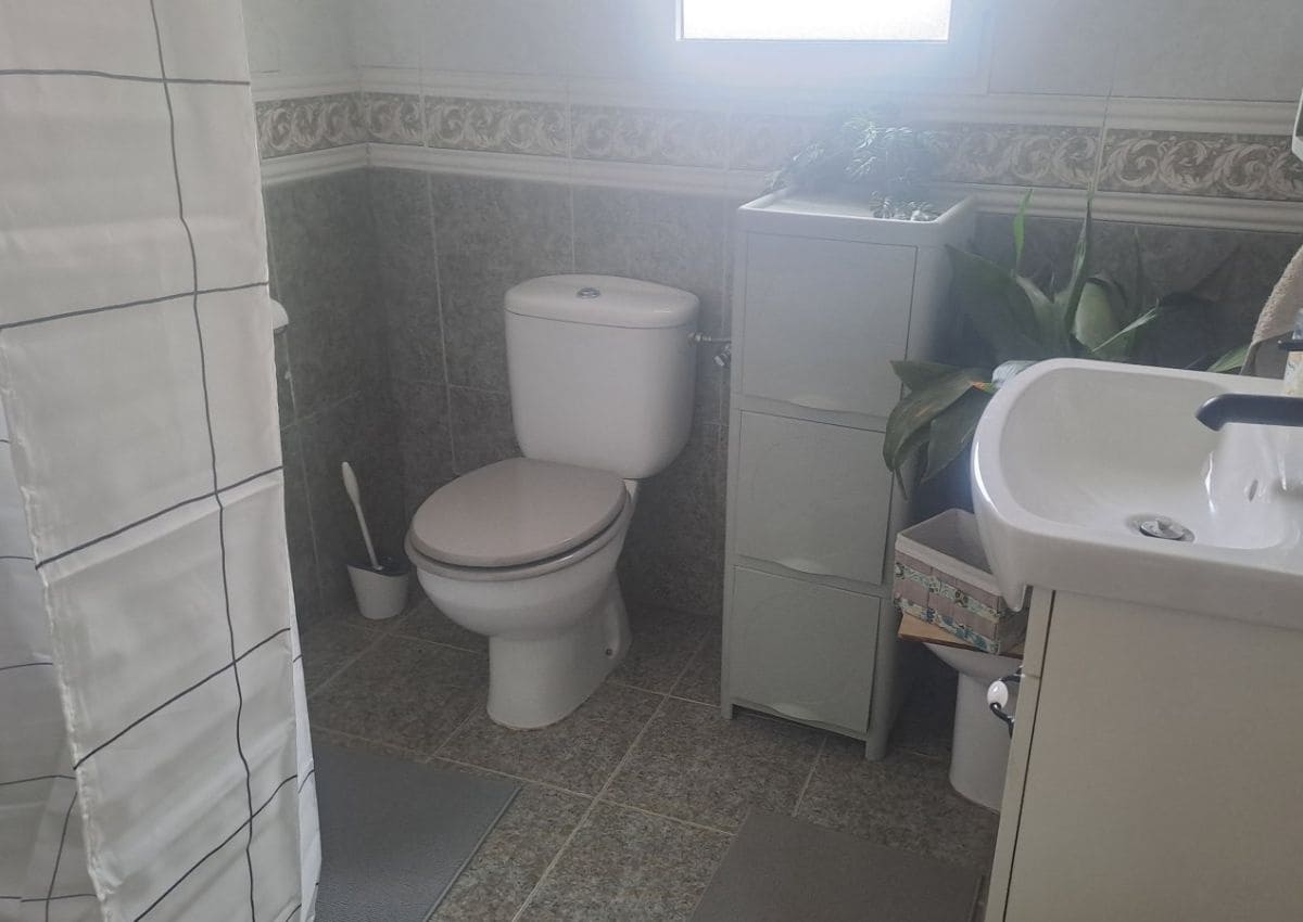 8 bedroom Townhouse for sale in Castillo de Locubin - € 74,000 (Ref: 9672748)