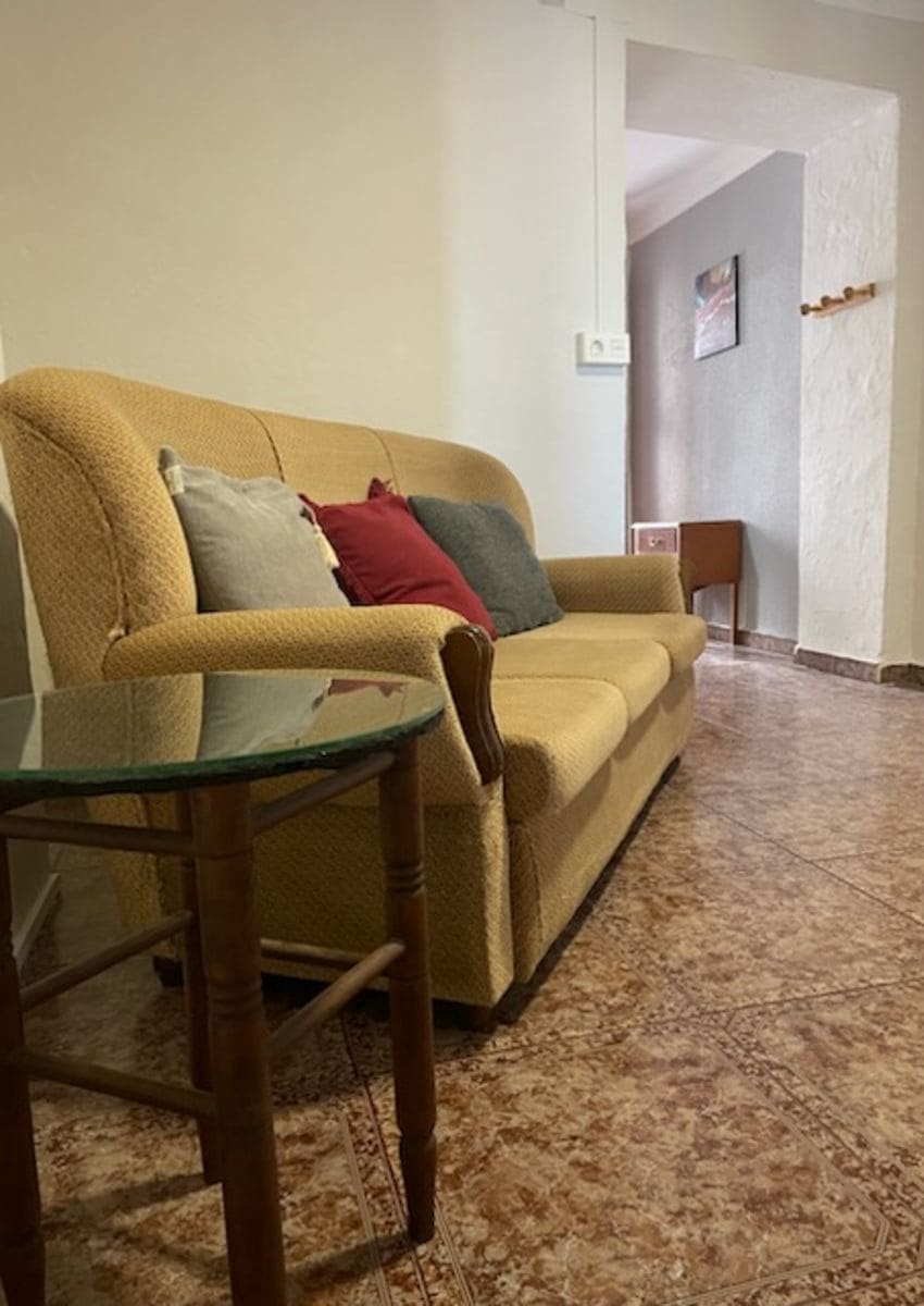 8 bedroom Townhouse for sale in Castillo de Locubin - € 74,000 (Ref: 9672748)