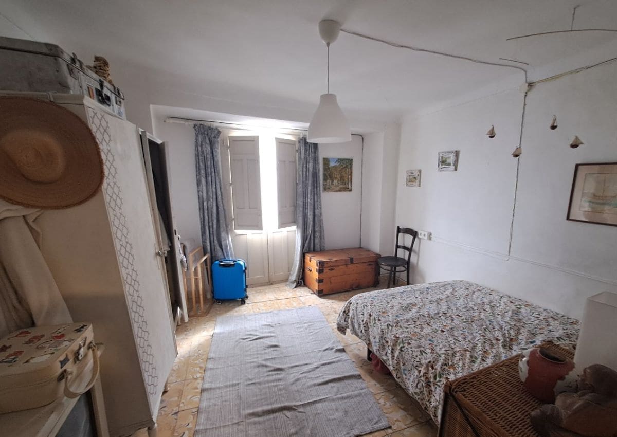 8 bedroom Townhouse for sale in Castillo de Locubin - € 74,000 (Ref: 9672748)