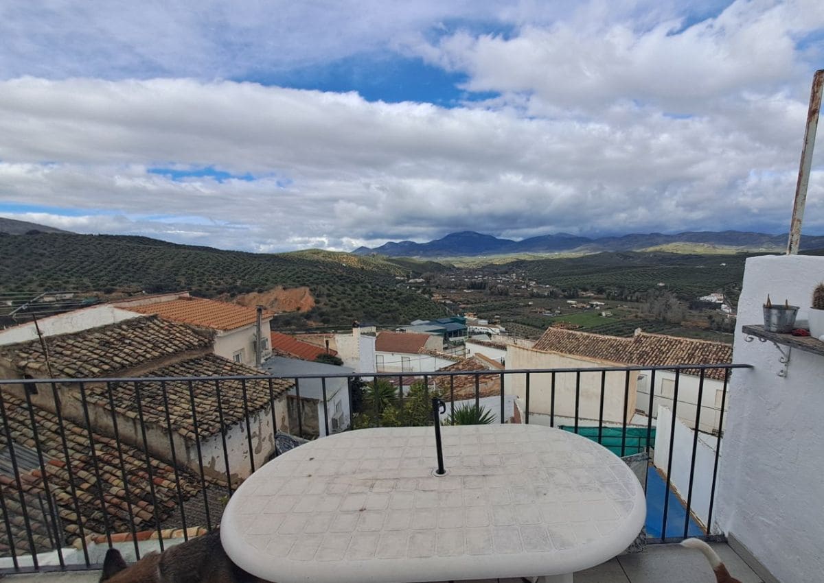 8 bedroom Townhouse for sale in Castillo de Locubin - € 74,000 (Ref: 9672748)