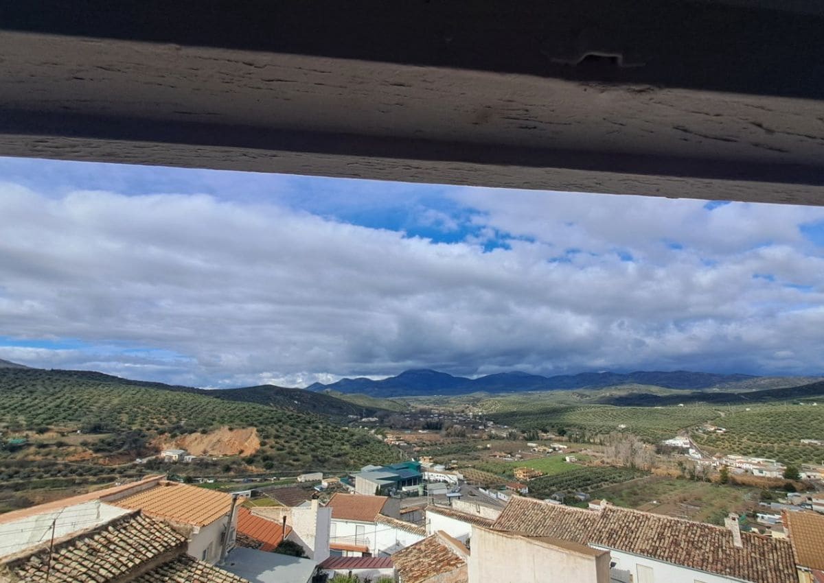 8 bedroom Townhouse for sale in Castillo de Locubin - € 74,000 (Ref: 9672748)