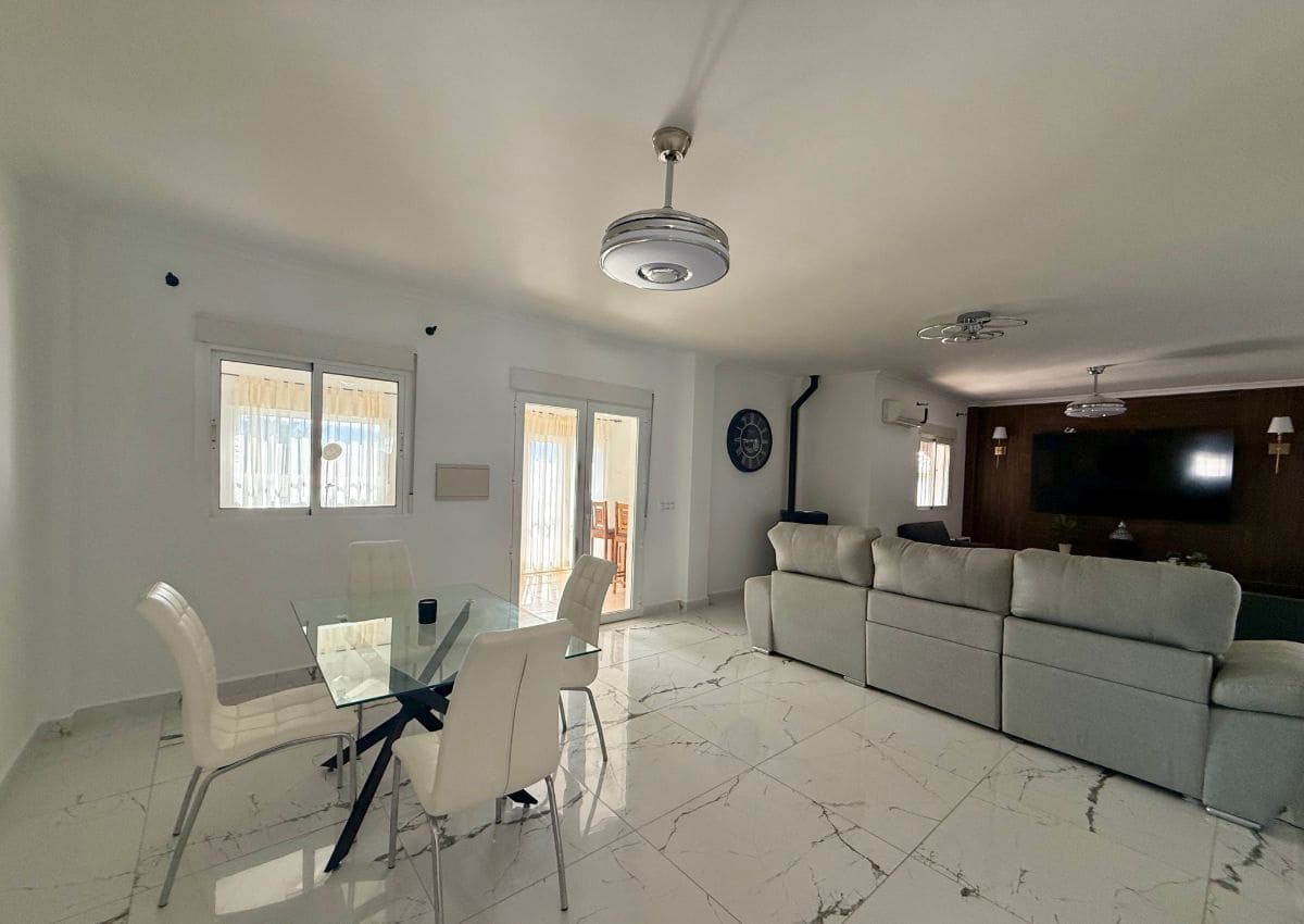 3 makuuhuone Huvila myytävänä paikassa Arboleas mukana uima-altaan - 310 000 € (Ref: 9719312)