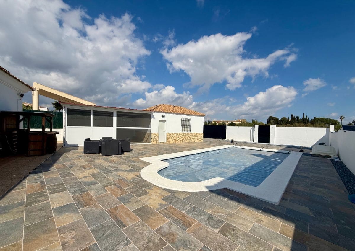 3 makuuhuone Huvila myytävänä paikassa Arboleas mukana uima-altaan - 310 000 € (Ref: 9719312)