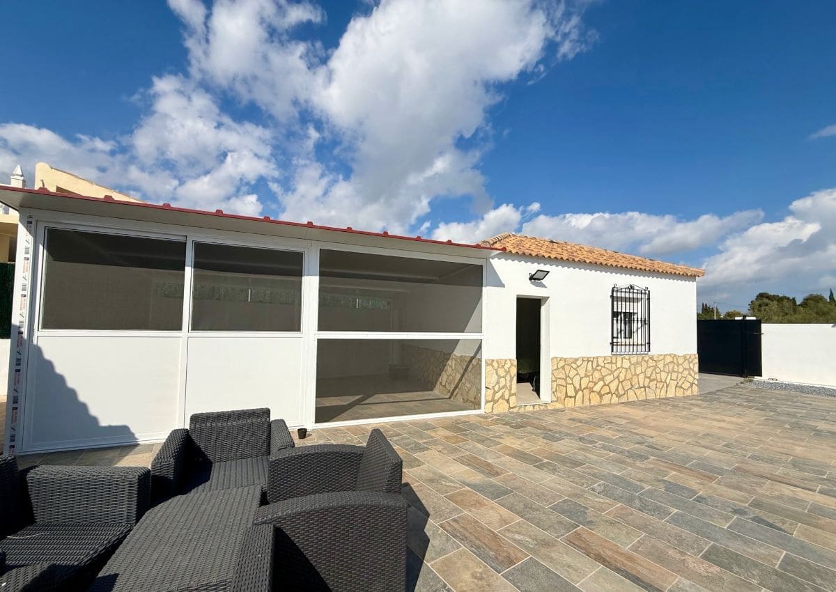 3 makuuhuone Huvila myytävänä paikassa Arboleas mukana uima-altaan - 310 000 € (Ref: 9719312)