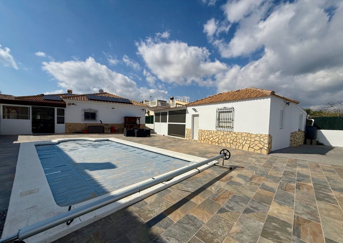 3 makuuhuone Huvila myytävänä paikassa Arboleas mukana uima-altaan - 310 000 € (Ref: 9719312)