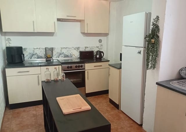 3 soveværelse Byhus til salg i Castillo de Locubín - € 69.995 (Ref: 9789880)