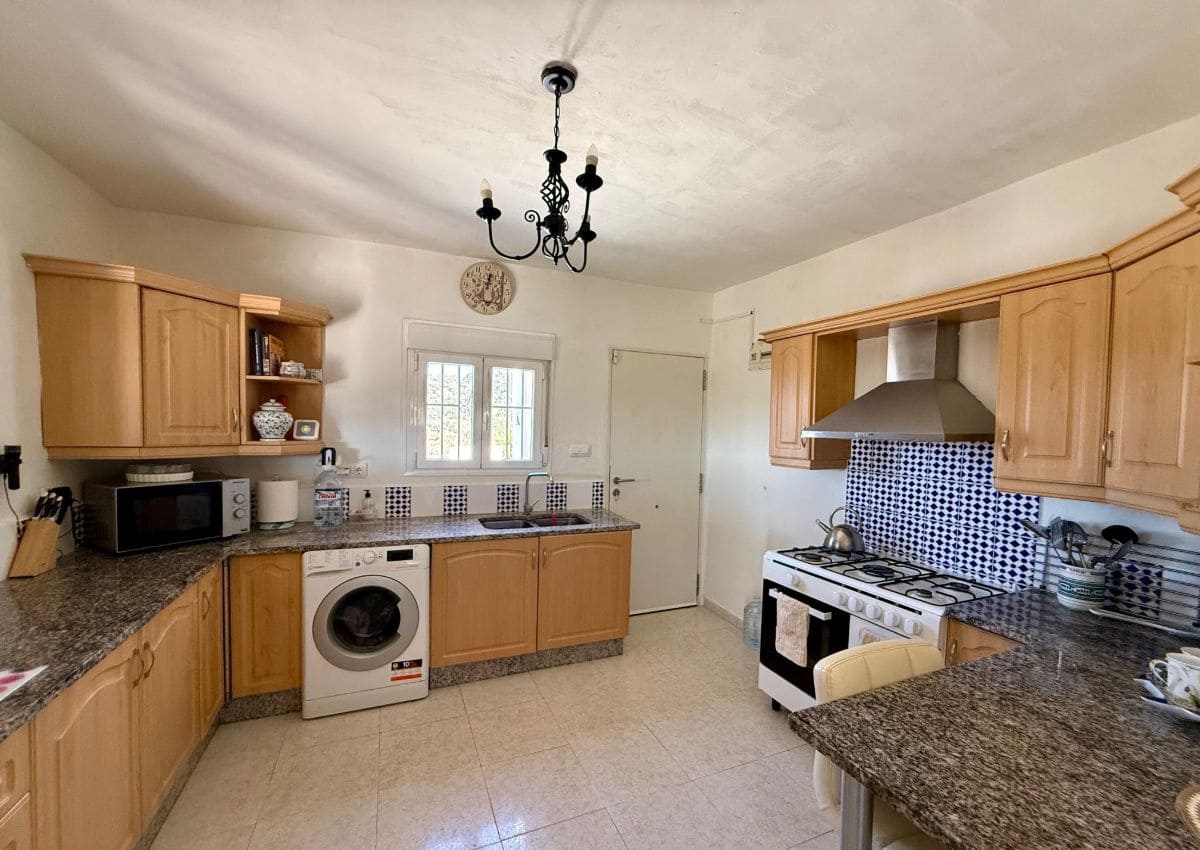 3 bedroom Villa for sale in Albox with pool - € 245,000 (Ref: 9835020)