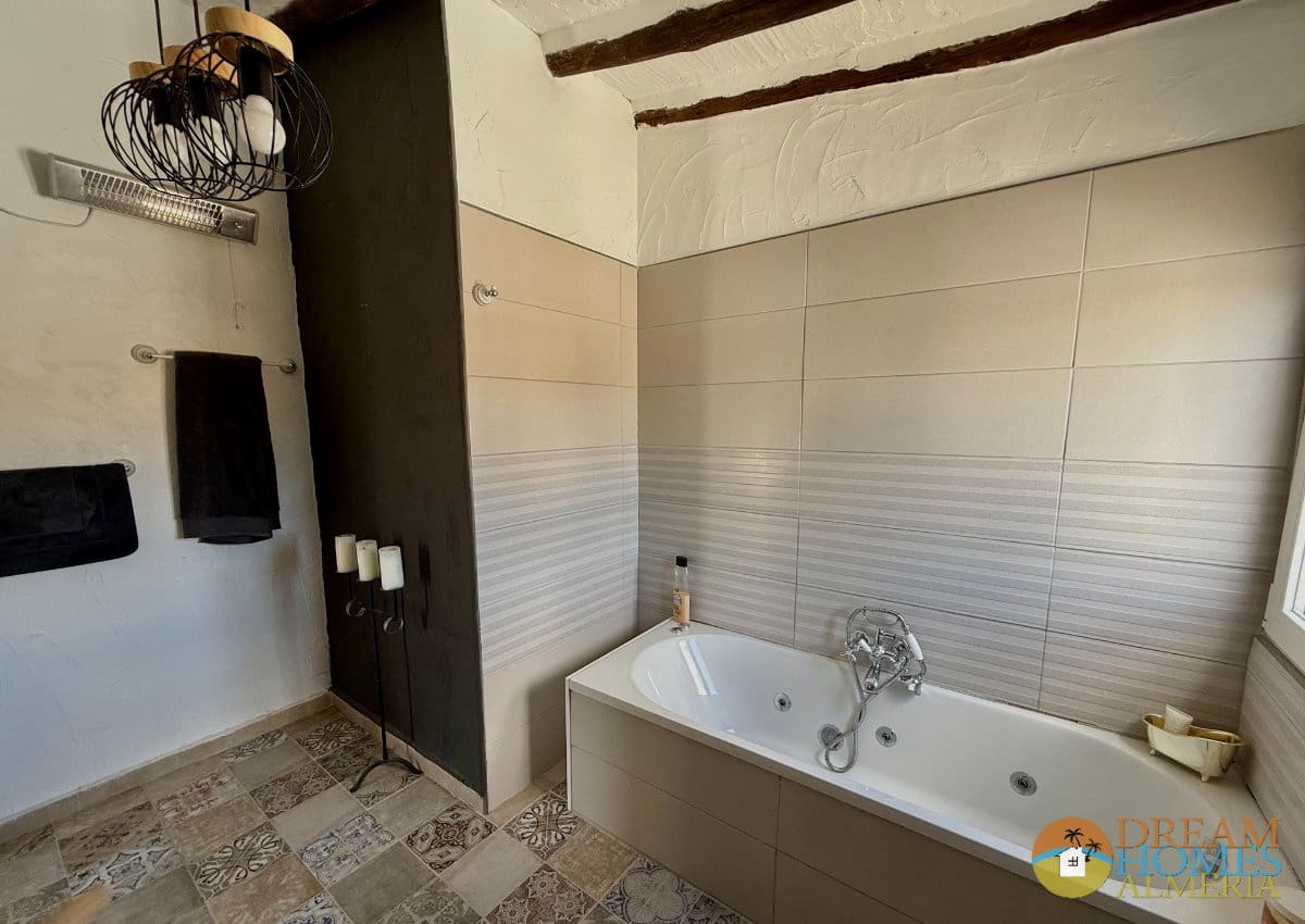 3 bedroom Finca/Country House for sale in Huercal-Overa - € 180,000 (Ref: 9844573)