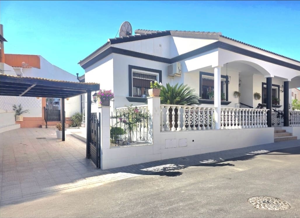 Chalet de 4 habitaciones en Antas en venta con piscina - 549.950 € (Ref: 9863654)