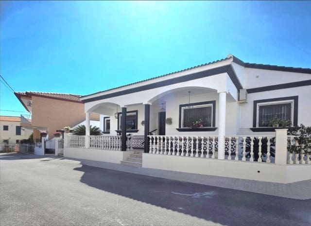 Chalet de 4 habitaciones en Antas en venta con piscina - 549.950 € (Ref: 9863654)