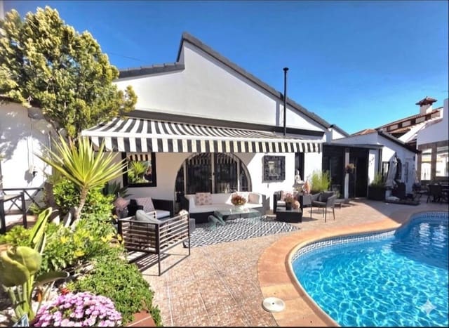 Chalet de 4 habitaciones en Antas en venta con piscina - 549.950 € (Ref: 9863654)