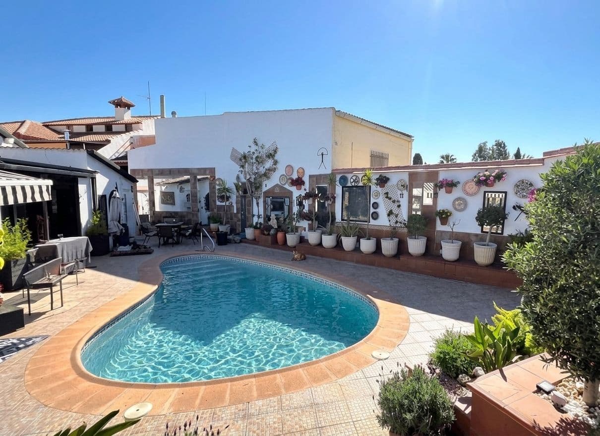 Chalet de 4 habitaciones en Antas en venta con piscina - 549.950 € (Ref: 9863654)