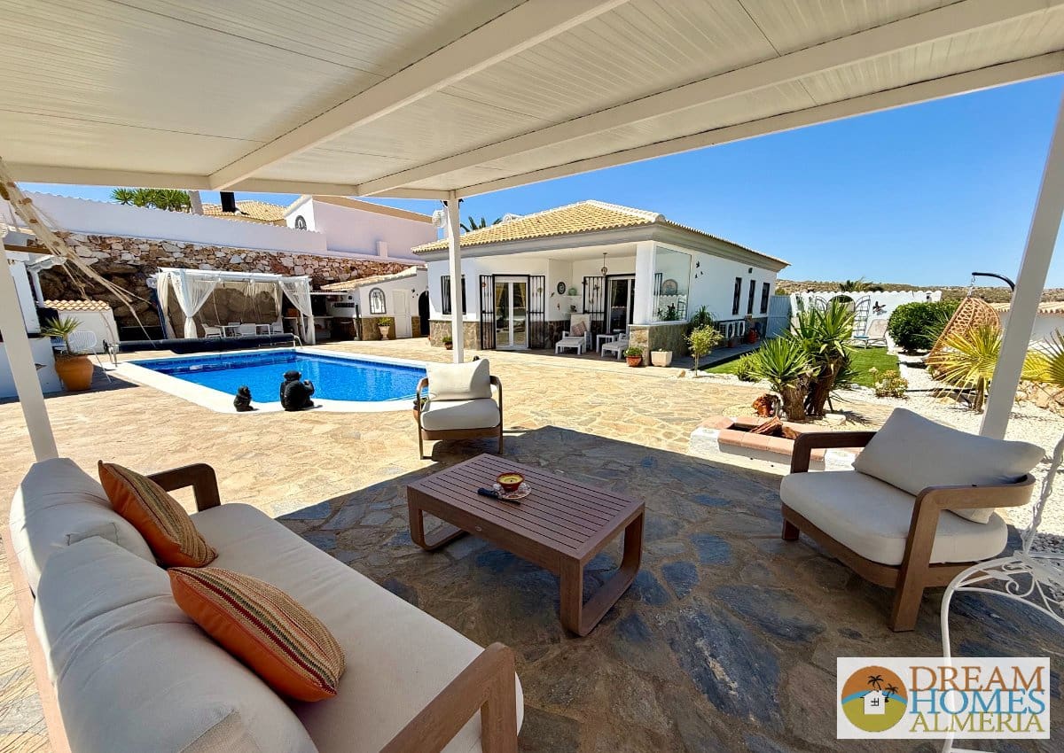 3 Zimmer Villa zu verkaufen in Arboleas mit Pool - 340.000 € (Ref: 9872424)