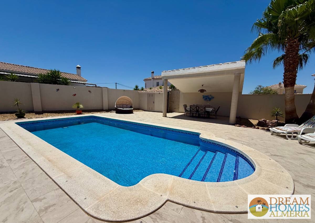 2 soveværelse Villa til salg i Arboleas med swimmingpool - € 265.000 (Ref: 9943886)