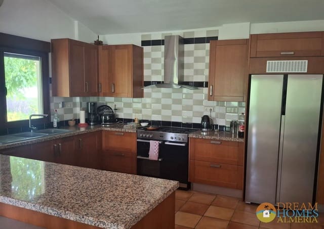 6 soveværelse Finca/Landehus til salg i Alcalá la Real med swimmingpool - € 375.000 (Ref: 9974388)