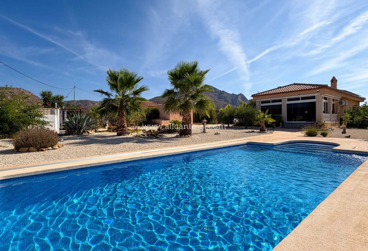 3 quarto Moradia para venda em Macisvenda com piscina garagem - 349 950 € (Ref: 10029687)