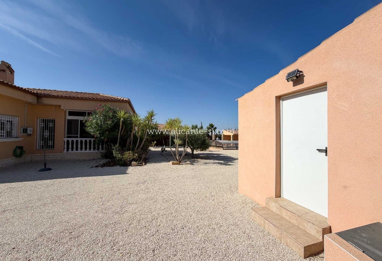 3 quarto Moradia para venda em Macisvenda com piscina garagem - 349 950 € (Ref: 10029687)