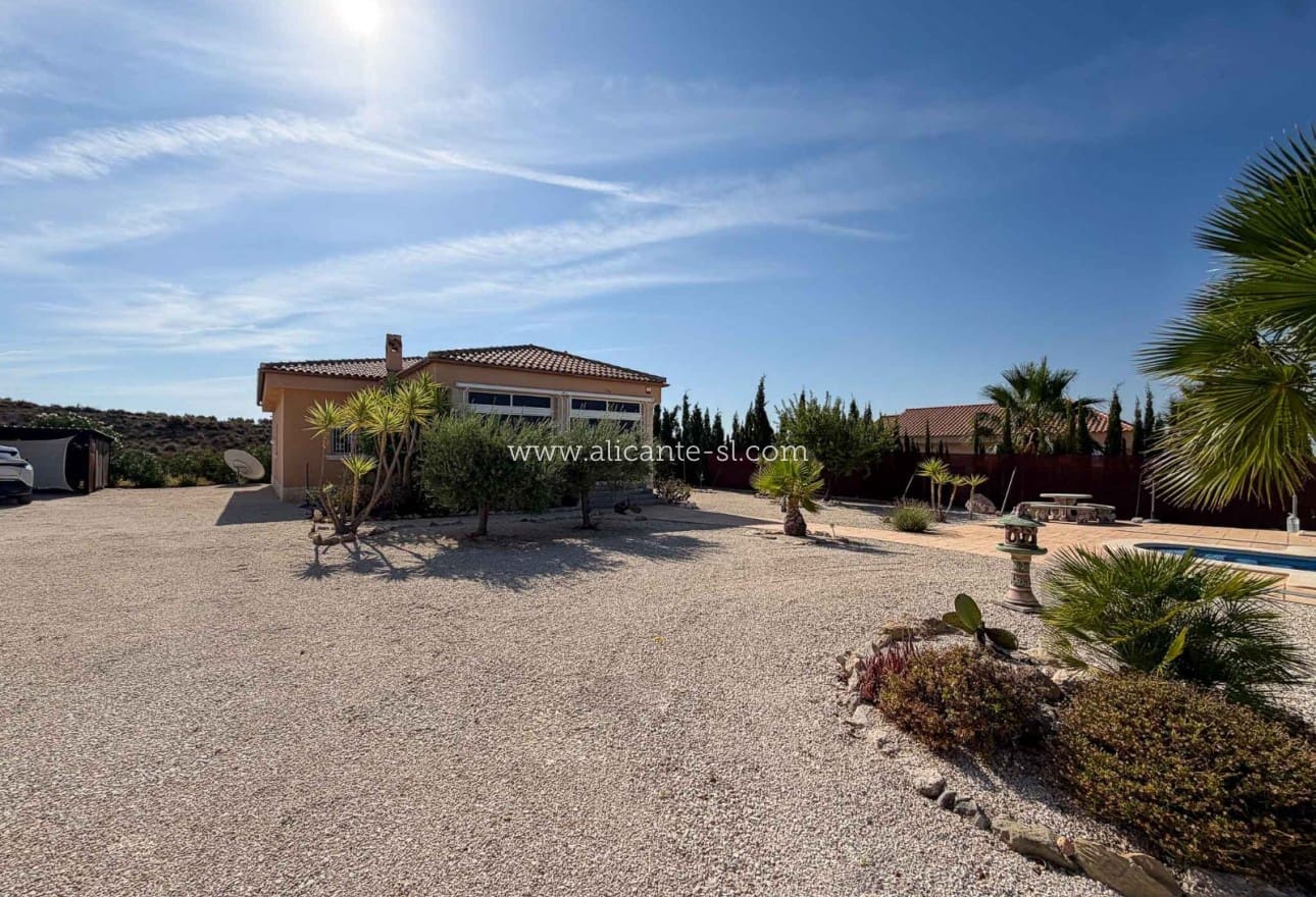 3 quarto Moradia para venda em Macisvenda com piscina garagem - 349 950 € (Ref: 10029687)