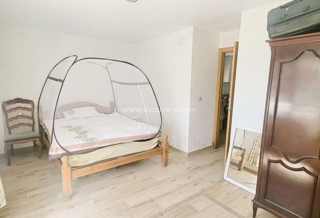 3 makuuhuone Huvila myytävänä paikassa La Romana mukana 
autotalli - 269 950 € (Ref: 10039241)