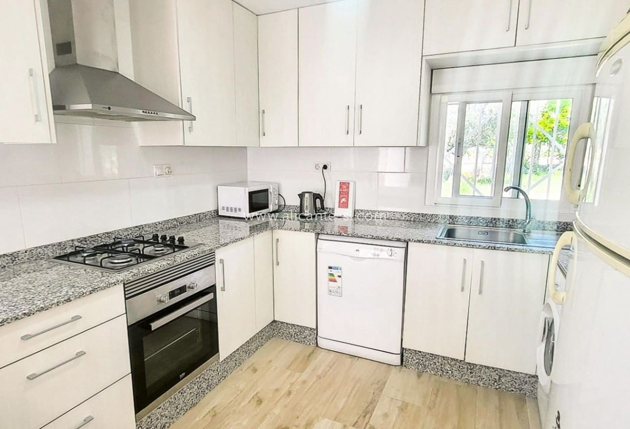 3 makuuhuone Huvila myytävänä paikassa La Romana mukana 
autotalli - 269 950 € (Ref: 10039241)