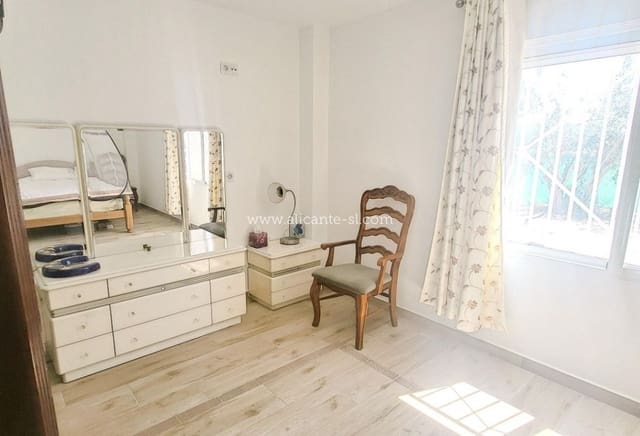 3 makuuhuone Huvila myytävänä paikassa La Romana mukana 
autotalli - 269 950 € (Ref: 10039241)